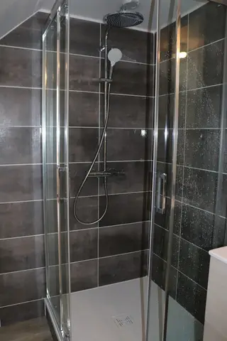 Combles et salle d'eau à Plomodiern (2021), après travaux