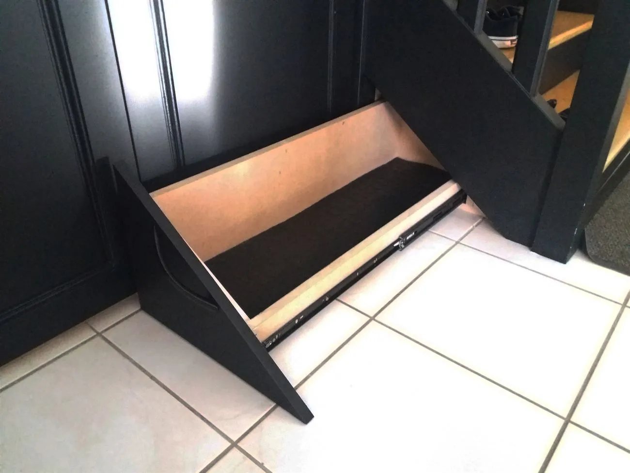Placard sous escalier à Plomodiern (2023), après travaux