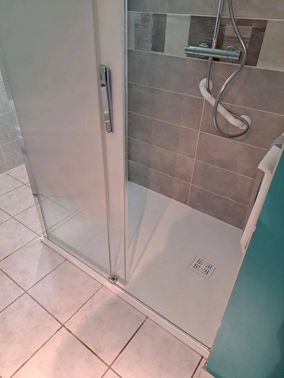 Douche PMR à Roscanvel (2023), après travaux