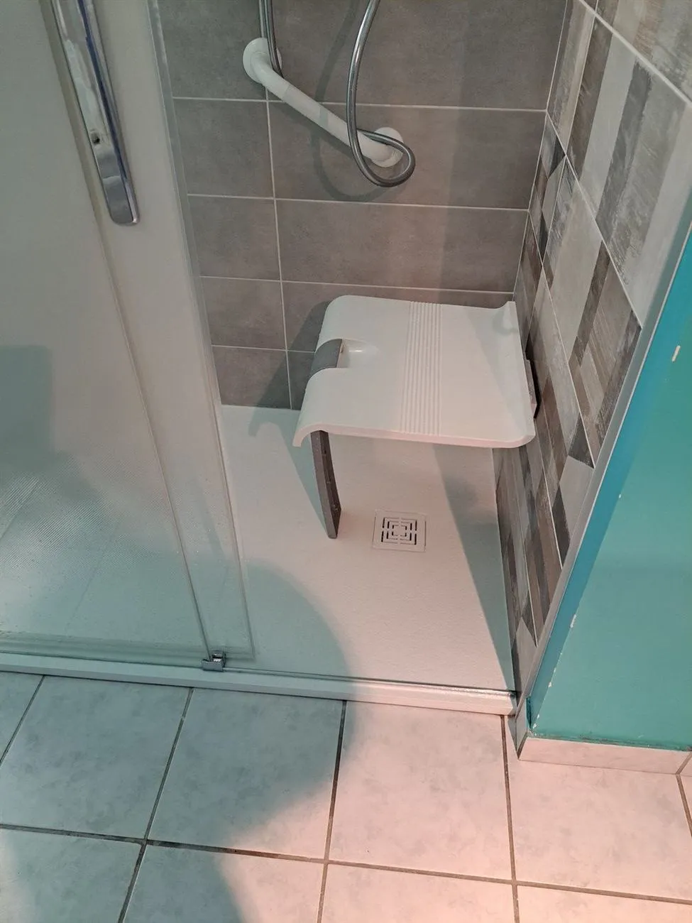 Douche PMR à Roscanvel (2023), après travaux