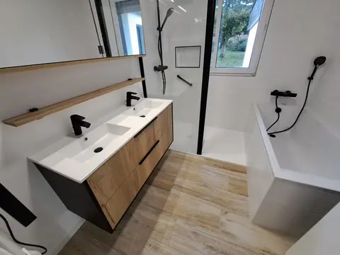 Salle d'eau à Crozon (2023), après travaux