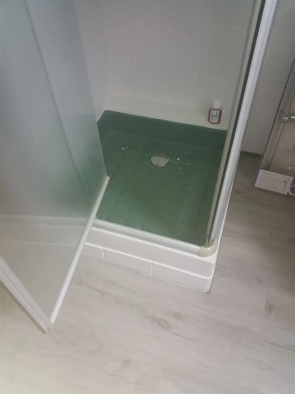 Salle d'eau sous les toits à Roscanvel (2023), avant travaux