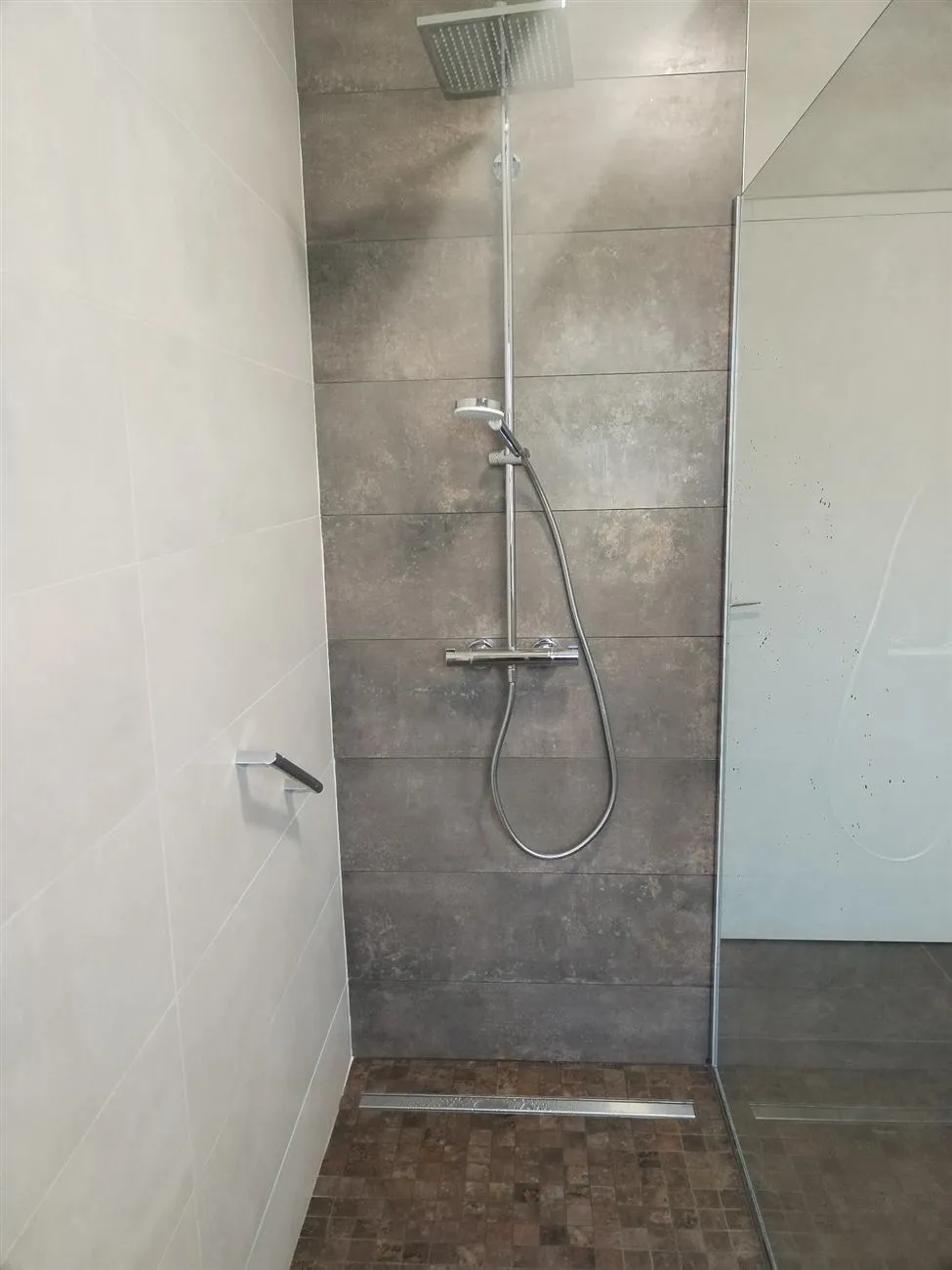 Salle d'eau à Plomodiern (2024), après travaux
