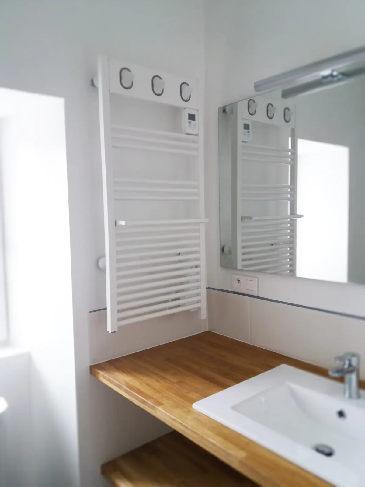 Mini salle d'eau. à Beg Meil (2018), après travaux