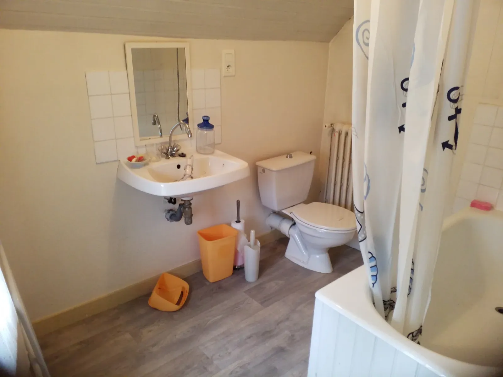Salle d'eau. à Quimper (2019), avant travaux