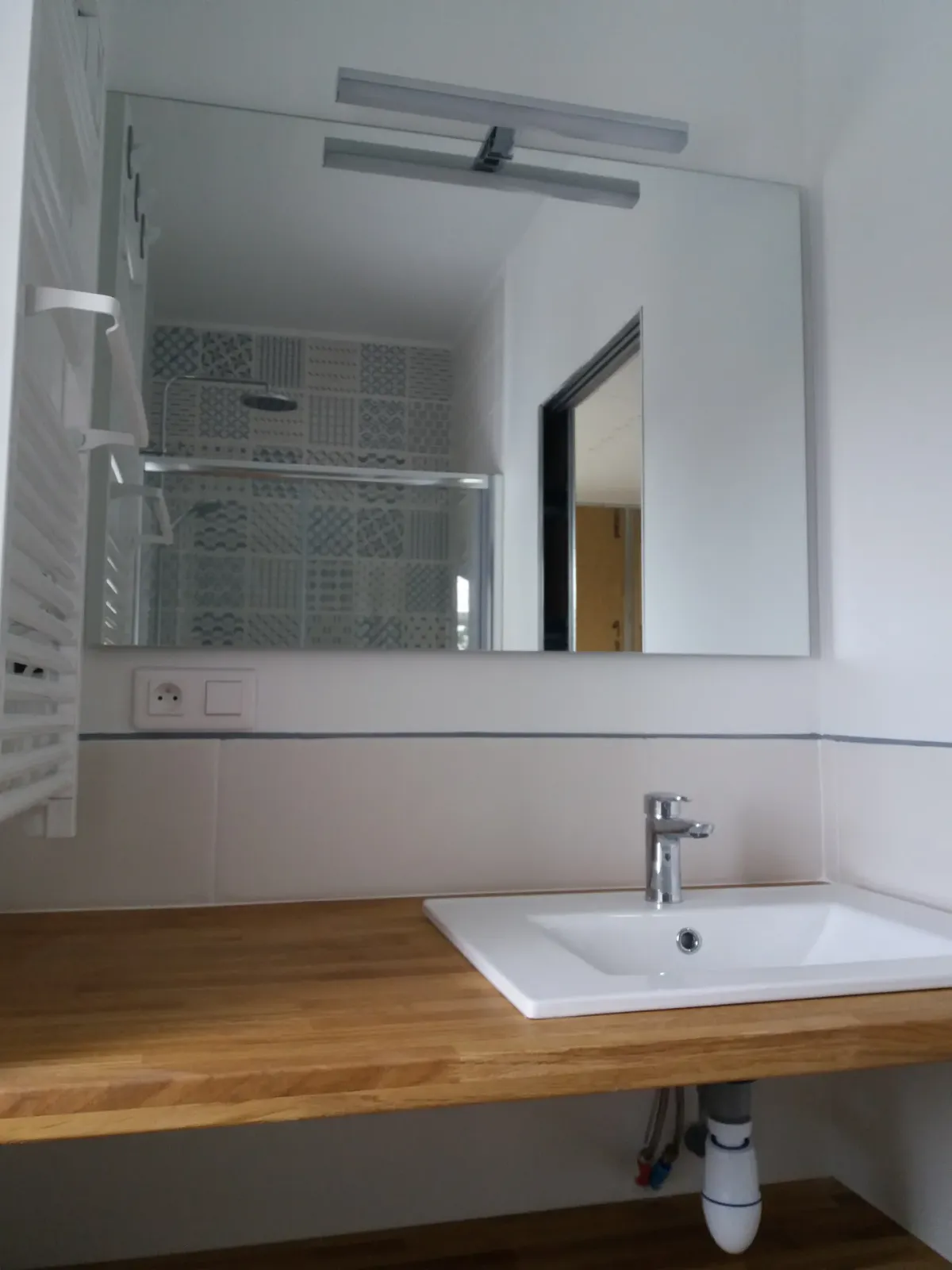 Mini salle d'eau. à Beg Meil (2018), après travaux