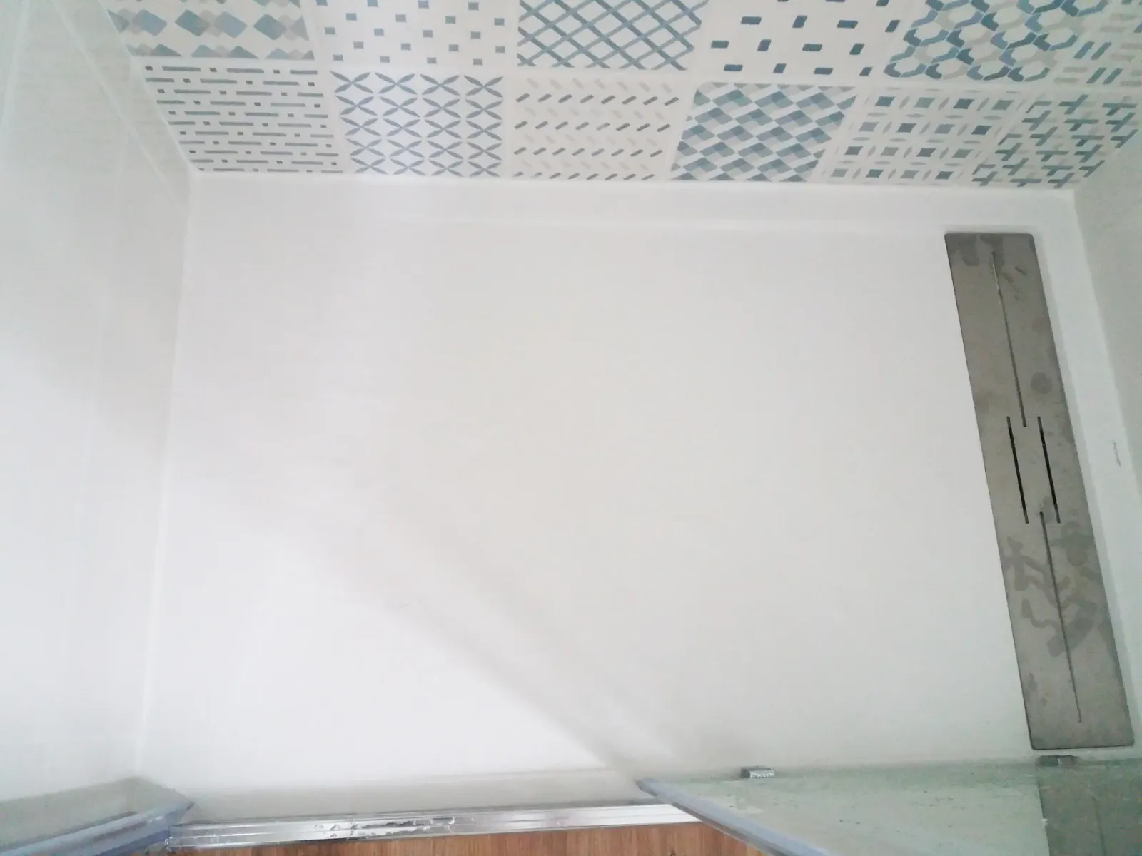 Mini salle d'eau. à Beg Meil (2018), après travaux