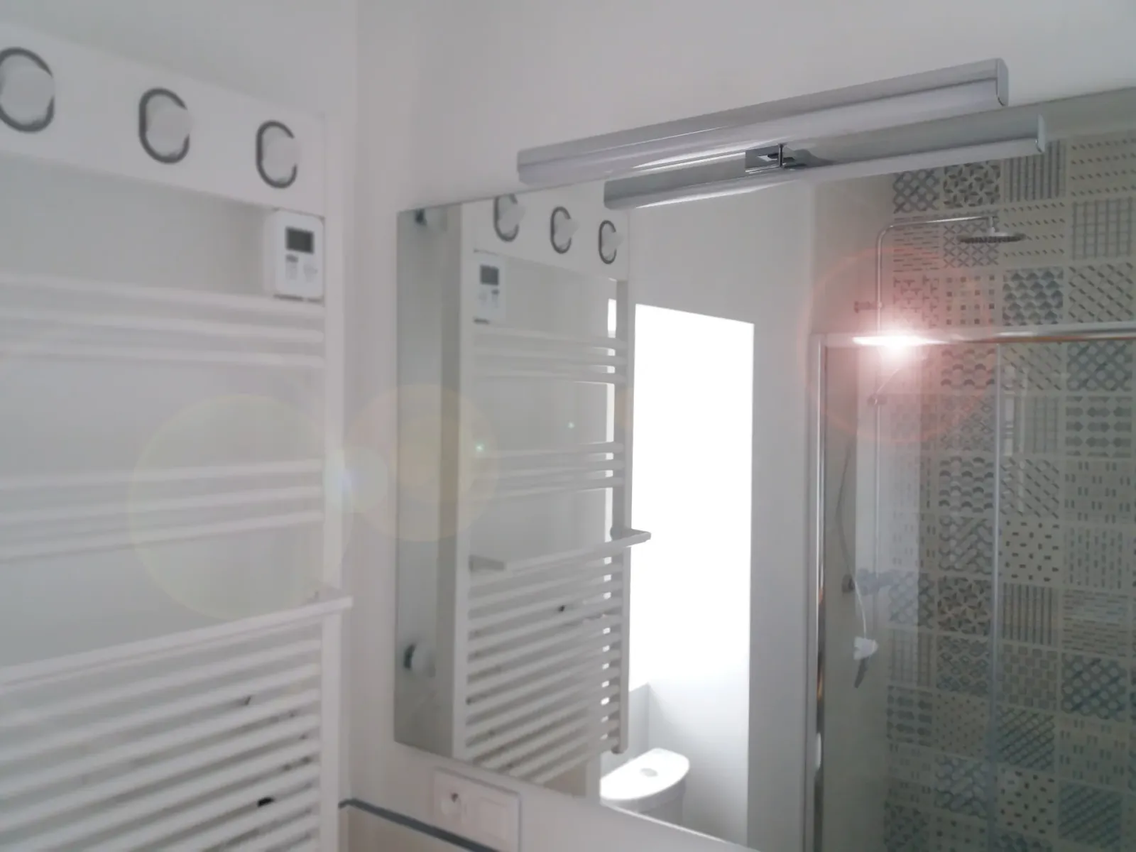 Mini salle d'eau. à Beg Meil (2018), après travaux